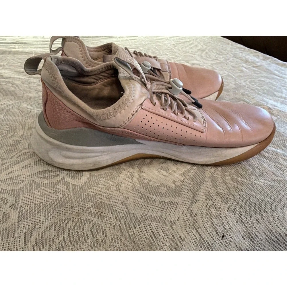 Clove Pink Nursing Sneakers Womens Size 6.5 Fluid Resistant Work Shoes Utility